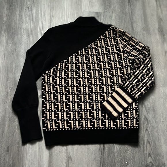 Beautiful Stylish Sweater w/Zipper - Size Small - Picture 3 of 12